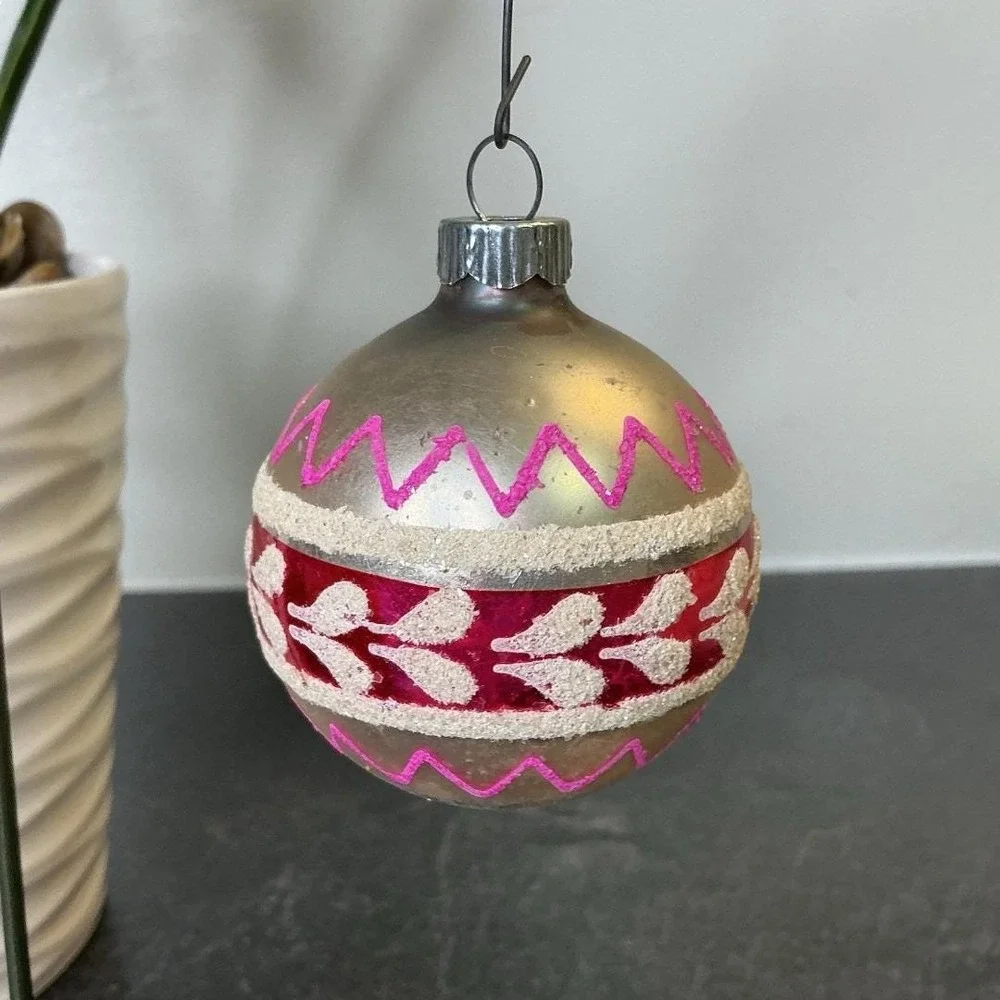 Shiny Brite Silver Red Pink White Mica 2